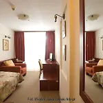 Ξενοδοχείο Dal 2*